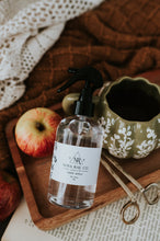 Load image into Gallery viewer, Crisp Apple